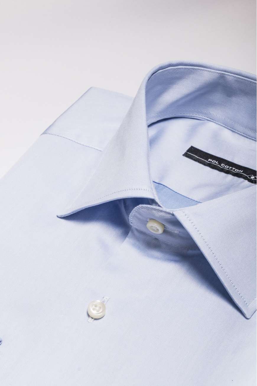 Camisa de vestir cuello clásico puño doble azul satén