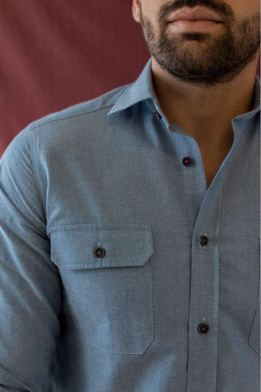 Camisa denim clara dos bolsos Camisa denim clara dos bolsos